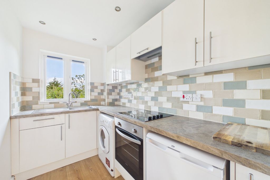 Property photo 3 of 8 Picture No. 14