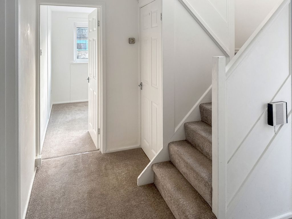 Property photo 3 of 22 Welcoming Hallway