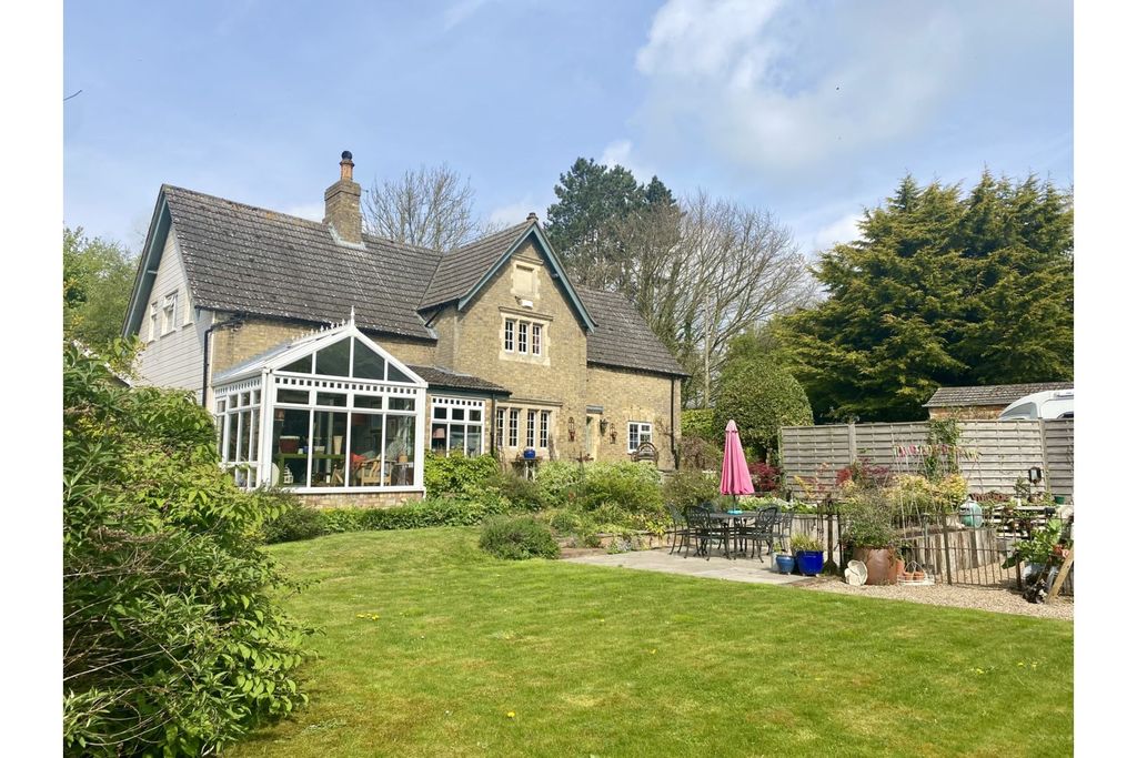 Property photo 1 of 42