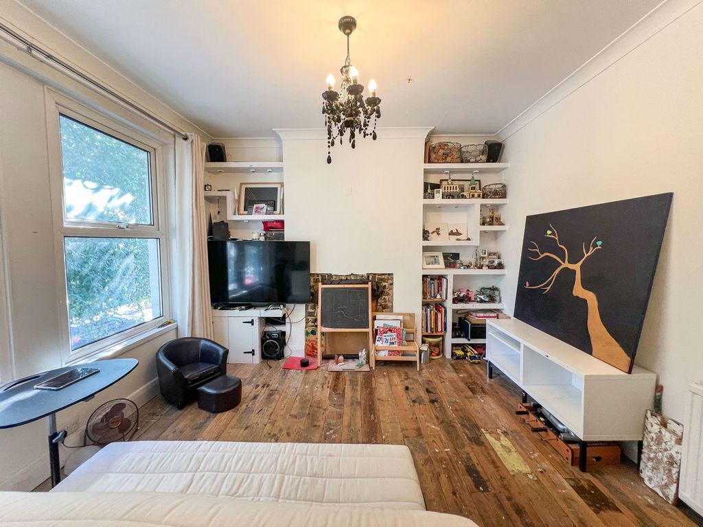 Property photo 2 of 19