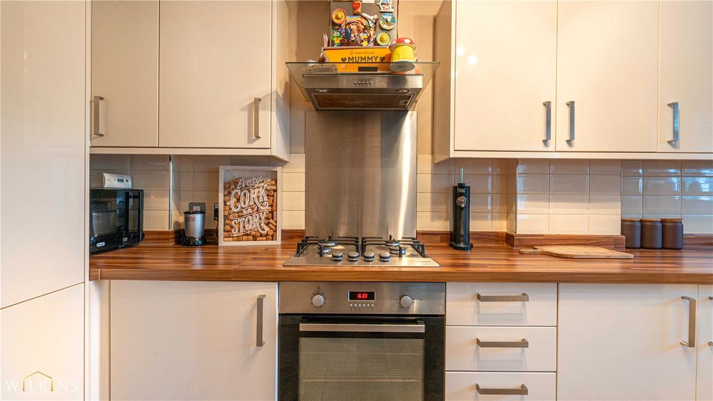 Property photo 3 of 38 Picture No. 11