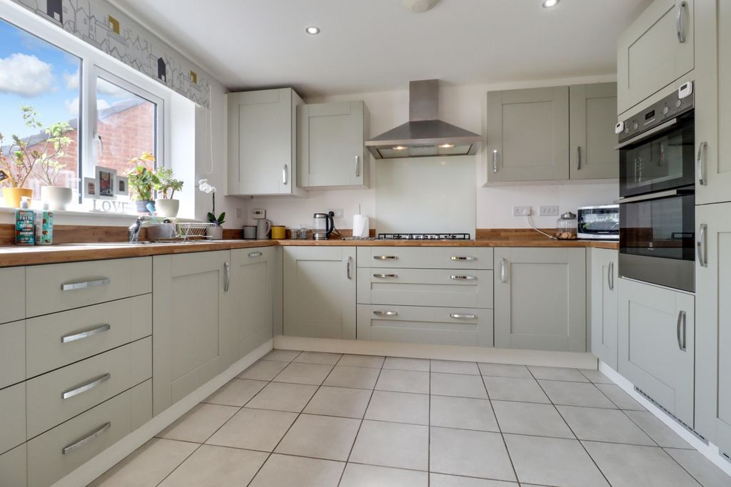 Property photo 2 of 35 Kitchen-I