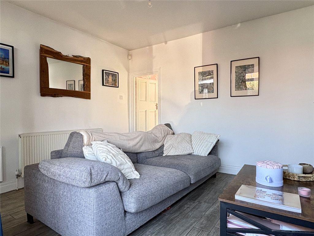 Property photo 3 of 15 Lounge