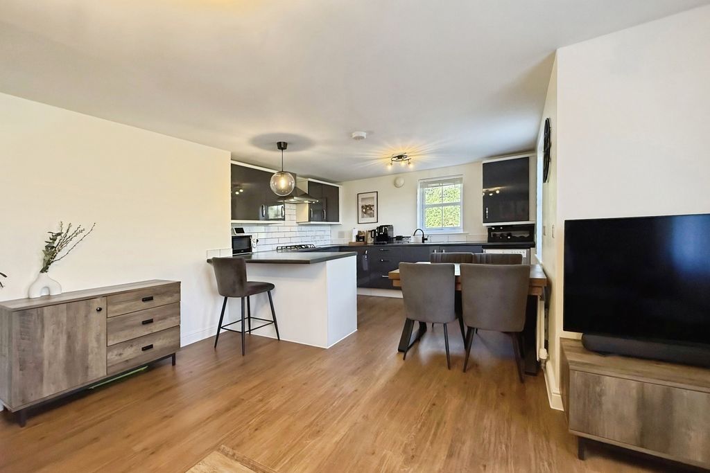 Property photo 3 of 13 Living/Kitchen/Diner