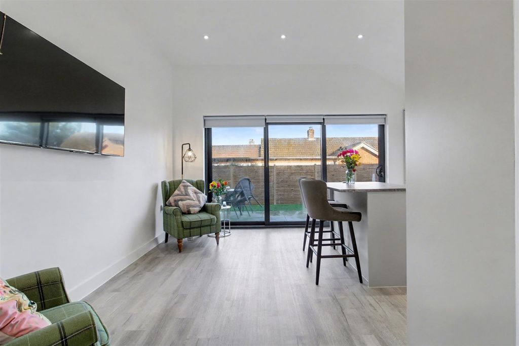 Property photo 3 of 21 Kitchen