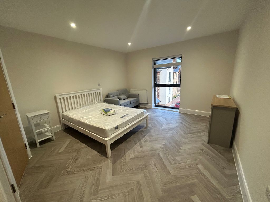 Property photo 2 of 5