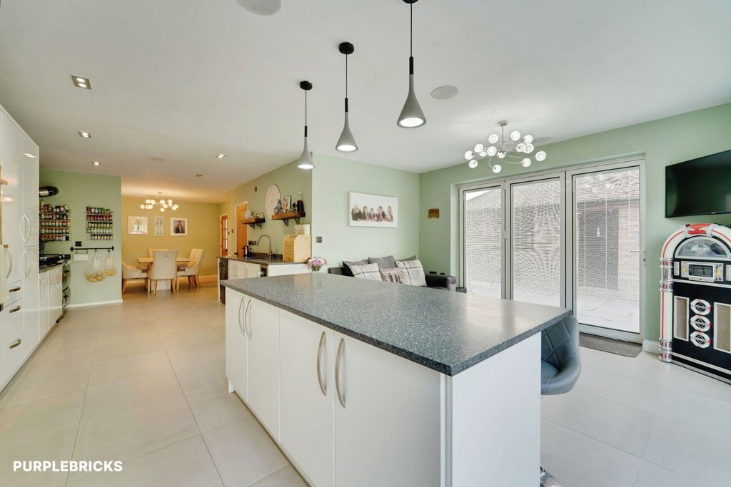 Property photo 3 of 48