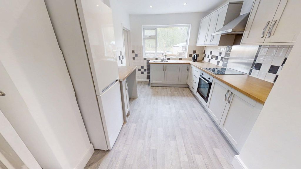 Property photo 2 of 16 Kitchen