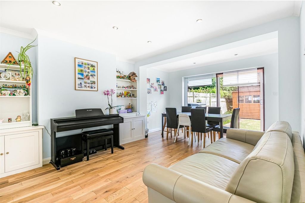 Property photo 3 of 14 Dining Without Cushions .Jpg