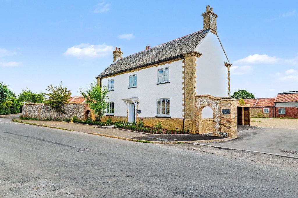 Property photo 2 of 37 3987771