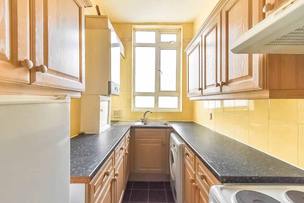 Property photo 3 of 5 Kitchen