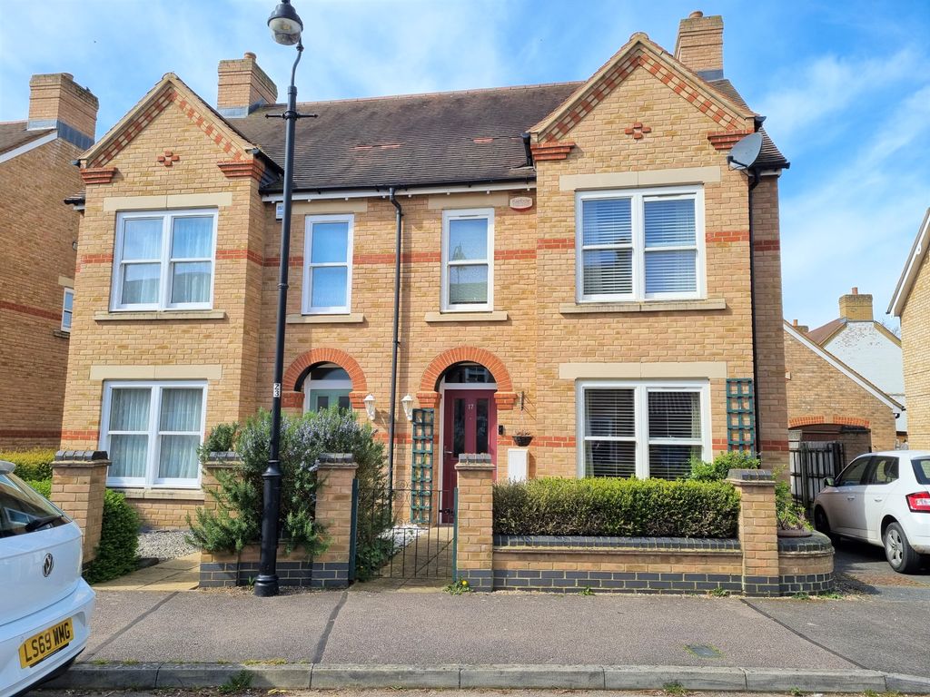 Property photo 1 of 11 Front