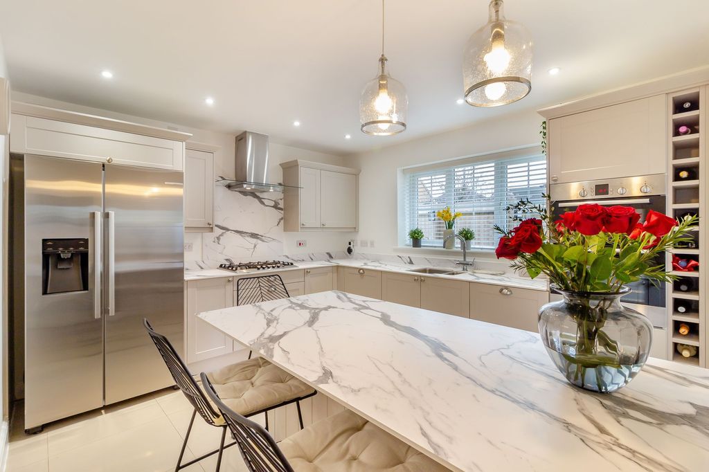 Property photo 3 of 30 P040733_03.Jpg