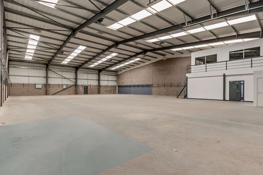 Property photo 3 of 21 8661621-Interior07-800