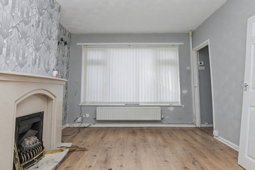Property photo 3 of 15 10 Lower Farm Road, Liverpool, L25 1Pu