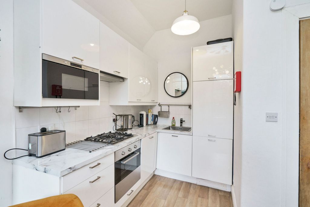 Property photo 3 of 36