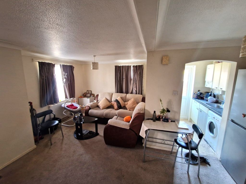 Property photo 2 of 8