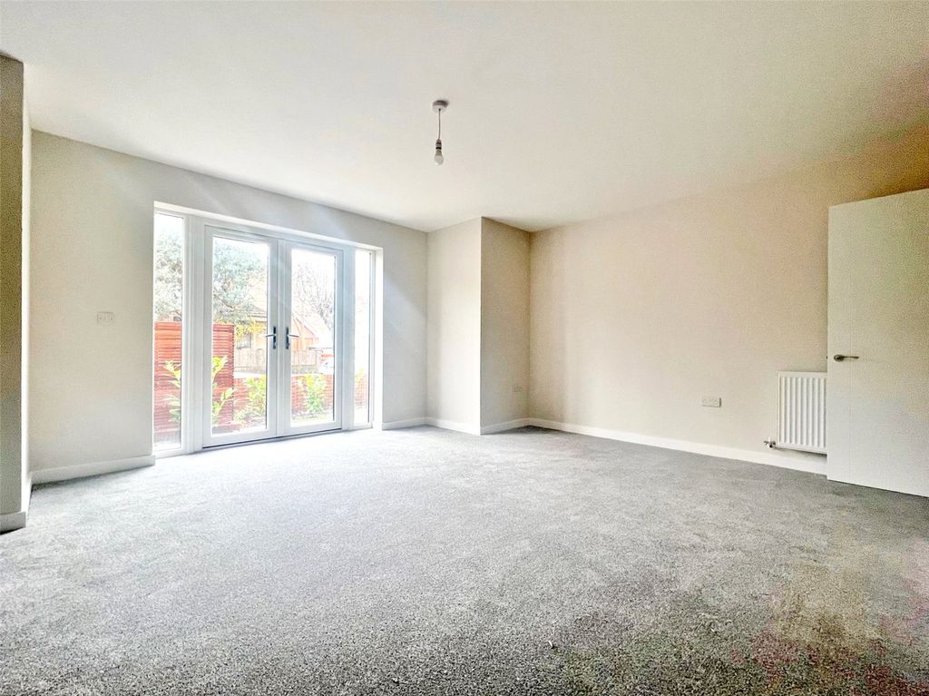 Property photo 3 of 10 Picture No. 12