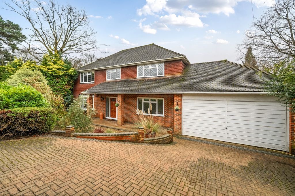 Property photo 1 of 18 Norton Park