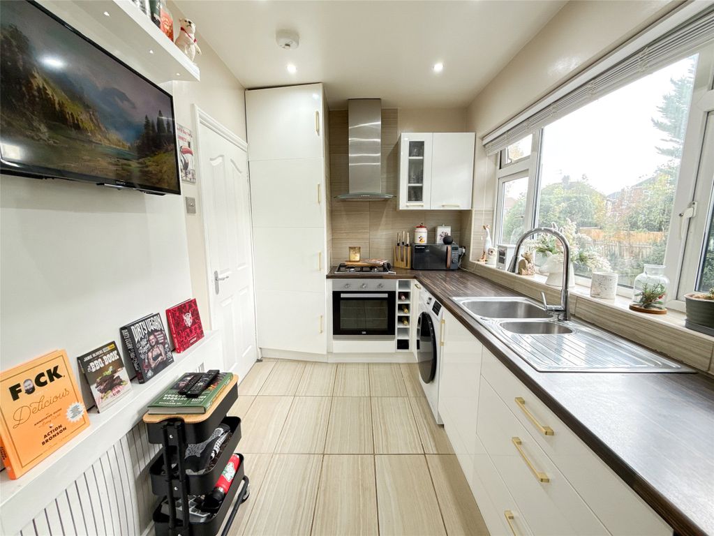 Property photo 3 of 14 Kitchen