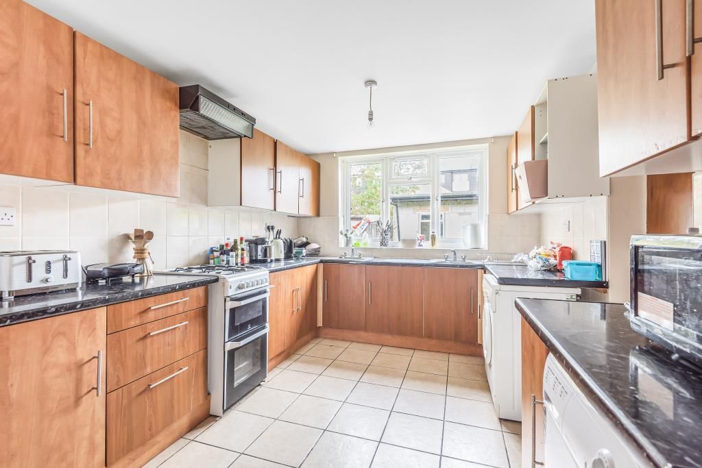 Property photo 3 of 10 Kitchen