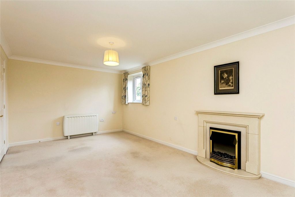 Property photo 2 of 10 Lounge