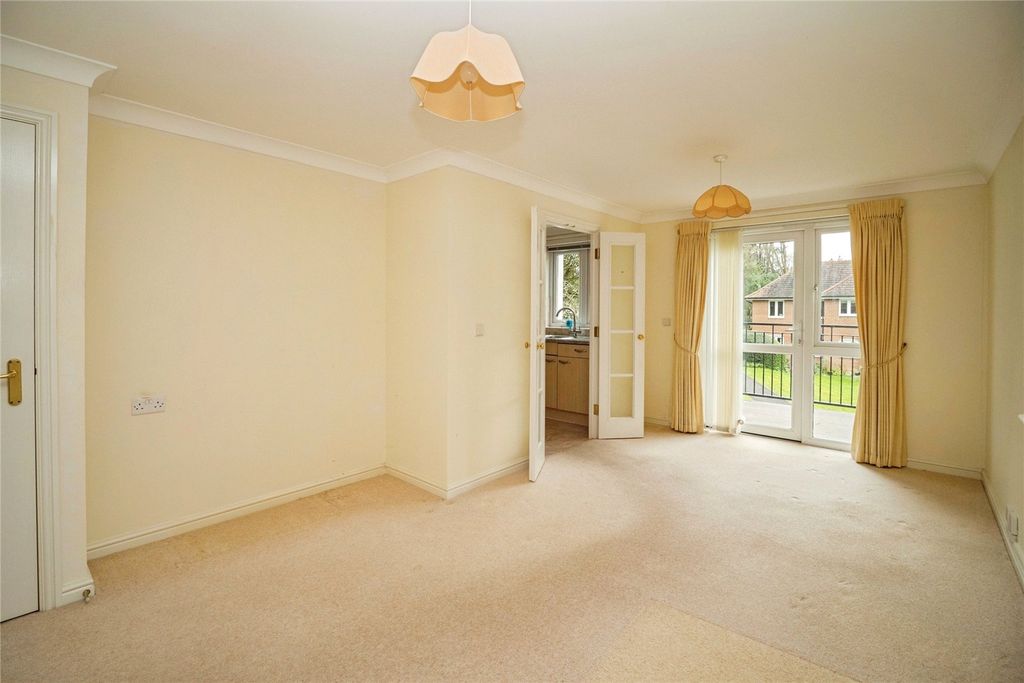 Property photo 2 of 11 Lounge