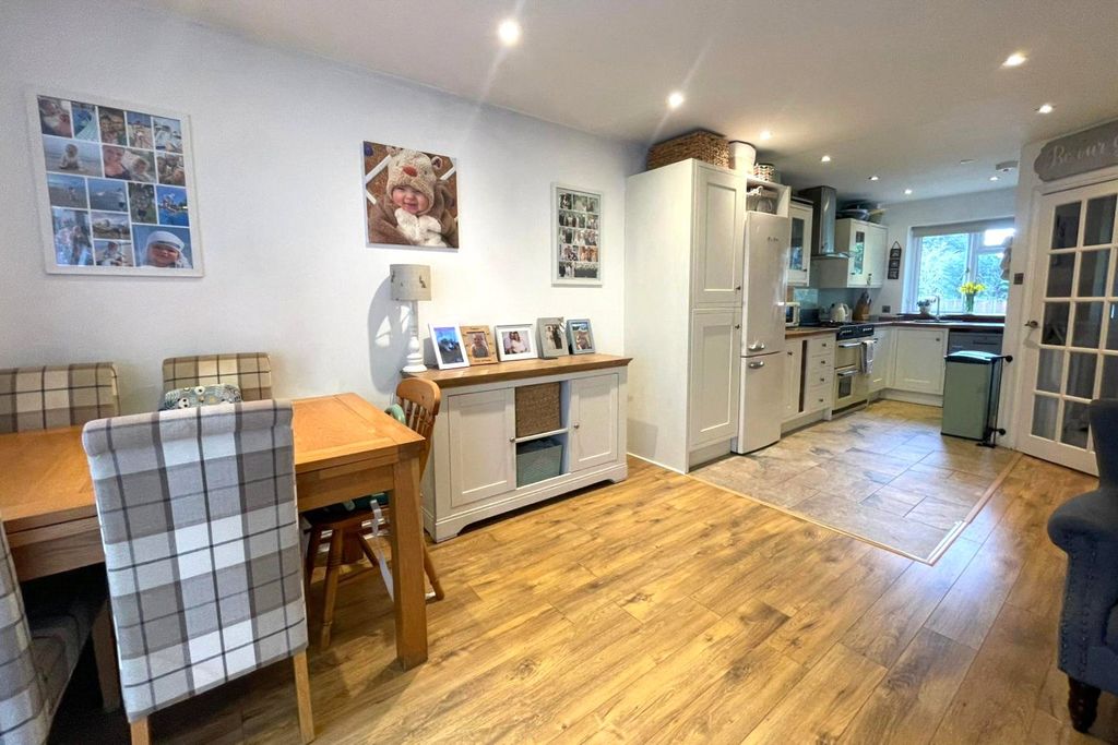 Property photo 2 of 15 Picture No. 21