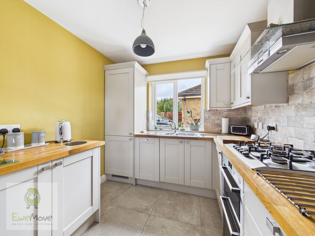 Property photo 3 of 21 Kitchen