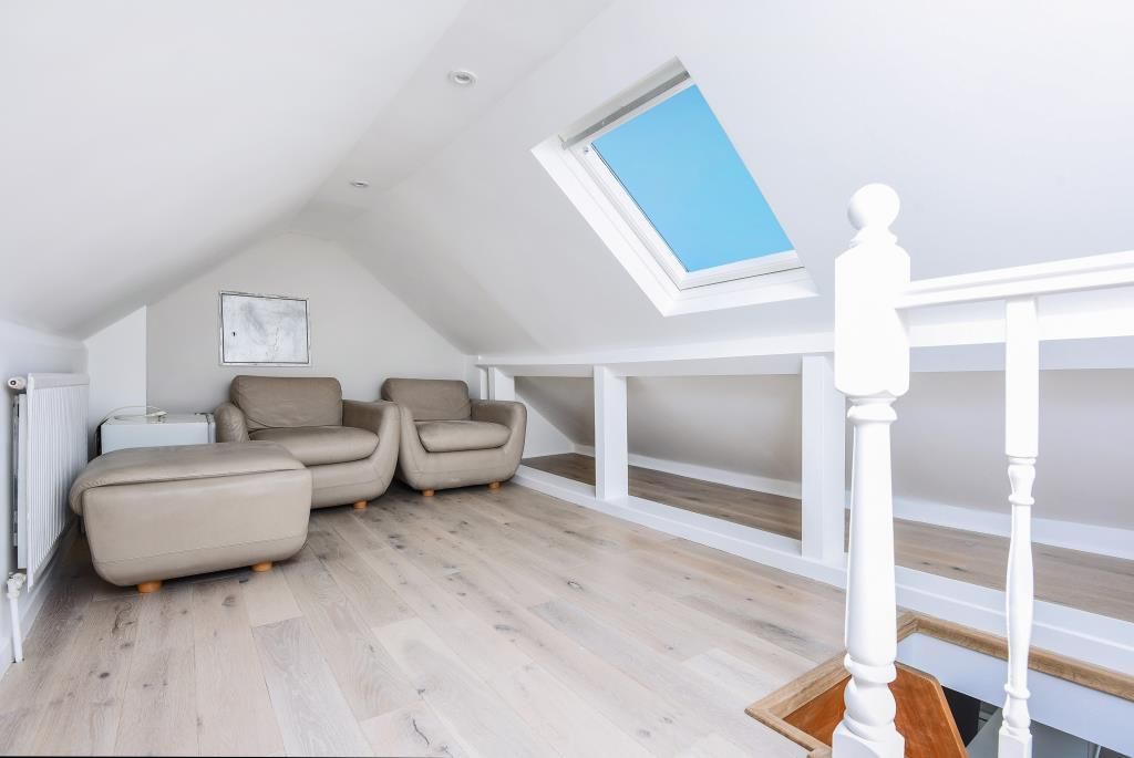 Property photo 3 of 11 Loft Room