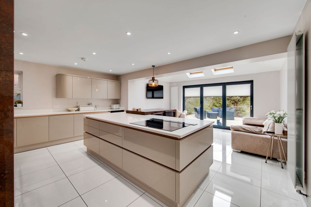 Property photo 2 of 41