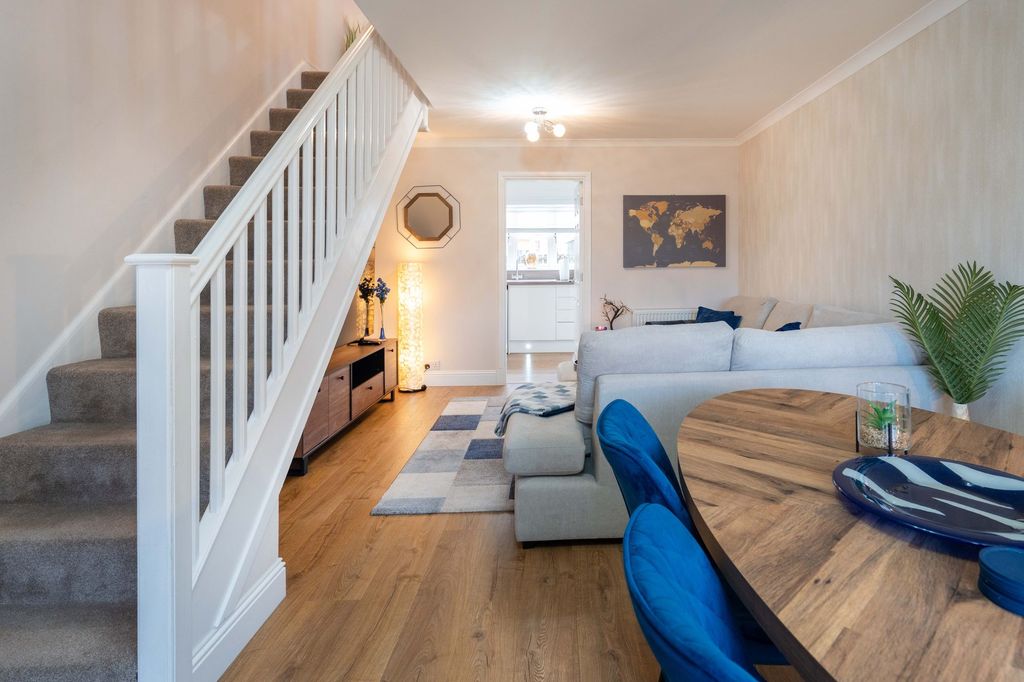 Property photo 3 of 27