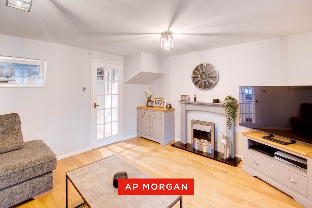 Property photo 2 of 24 Picture No. 16