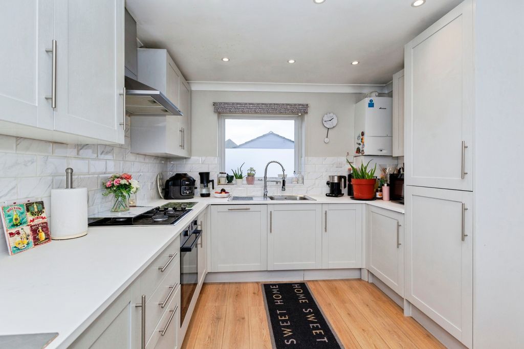 Property photo 2 of 13 Kitchen