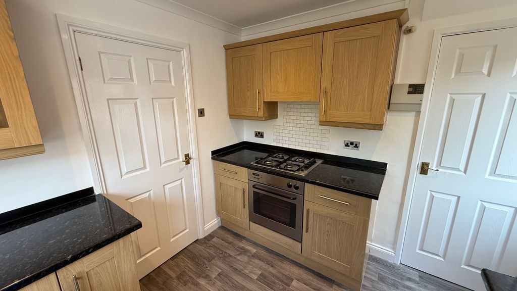 Property photo 2 of 18 Image