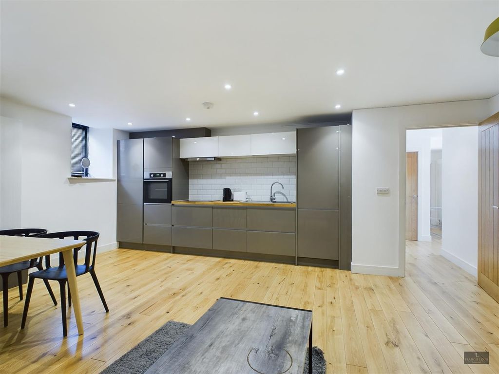 Property photo 1 of 11 Cam02887G0-Pr0010-Still009.Jpg