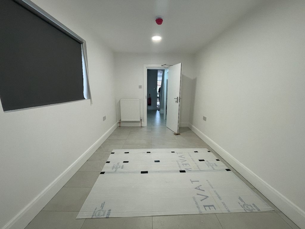 Property photo 2 of 10 4684122