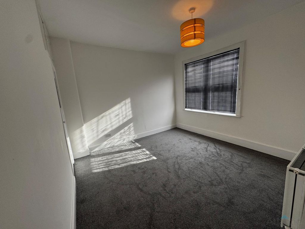 Property photo 2 of 6 Gallery