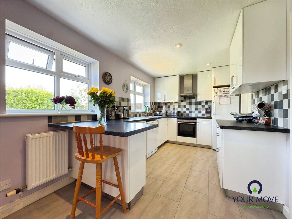 Property photo 3 of 14 Kitchen