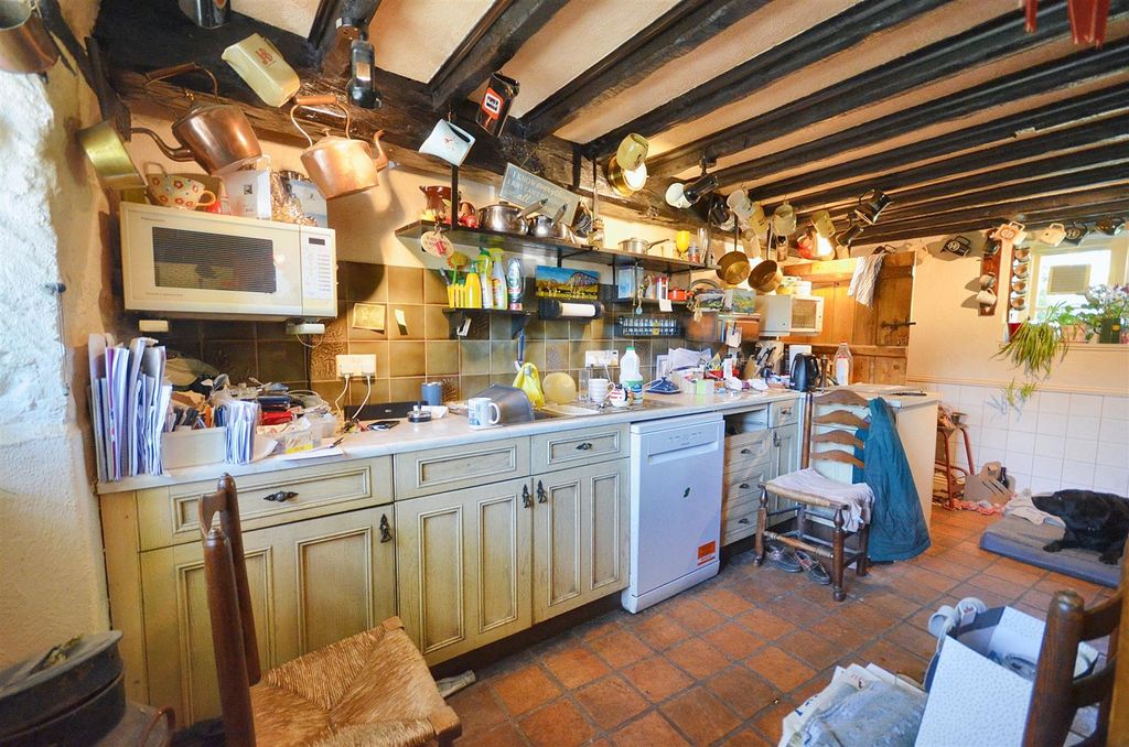 Property photo 2 of 12 Kitchen