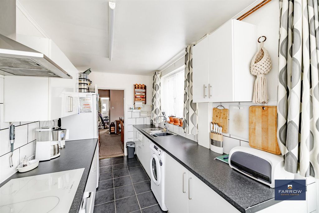Property photo 2 of 25 Kitchen