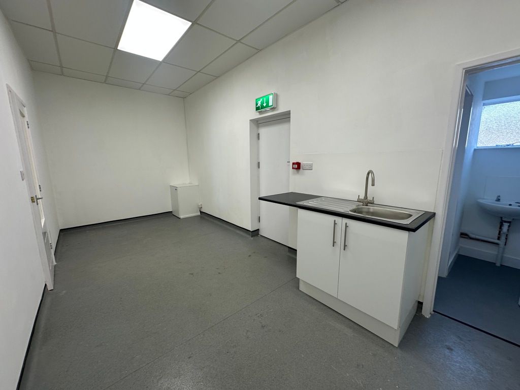 Property photo 3 of 7 Photo 7