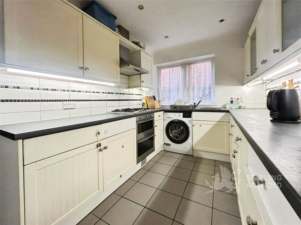 Property photo 3 of 8 Kitchen