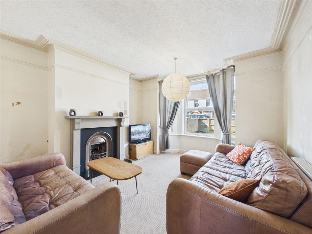 Property photo 2 of 17