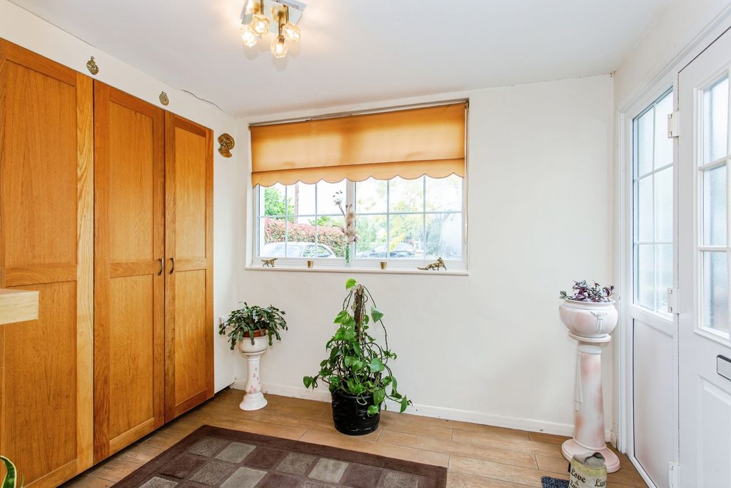 Property photo 2 of 20 Entrance Porch