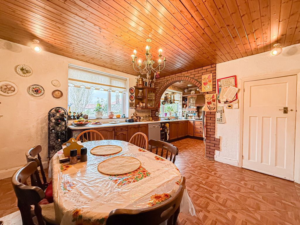 Property photo 2 of 28