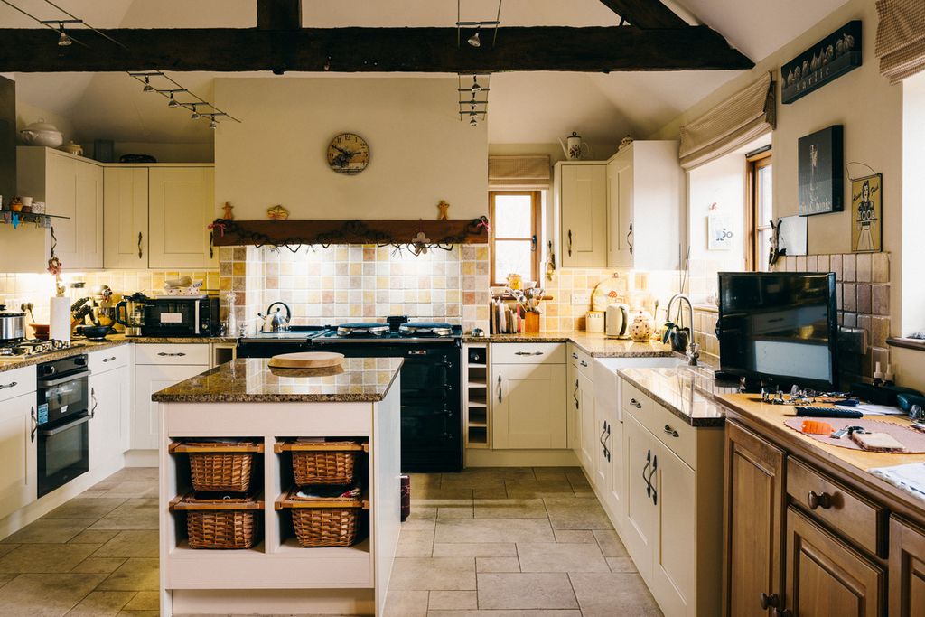 Property photo 3 of 36