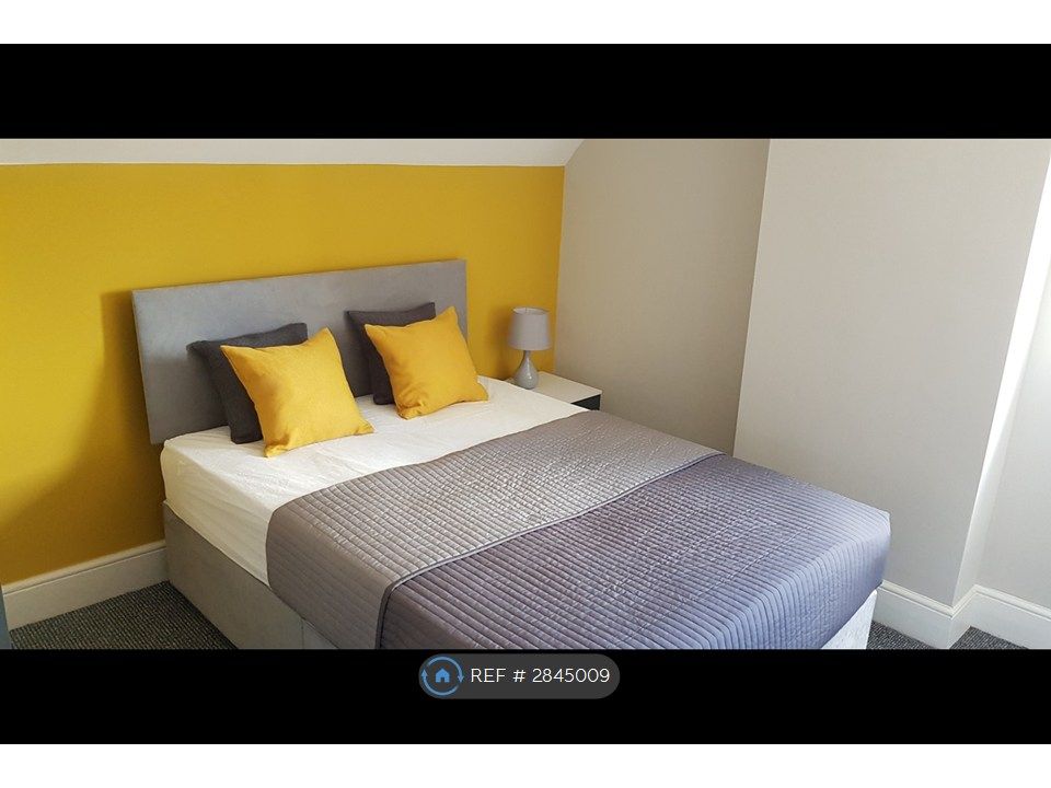 Property photo 3 of 10 Room 5