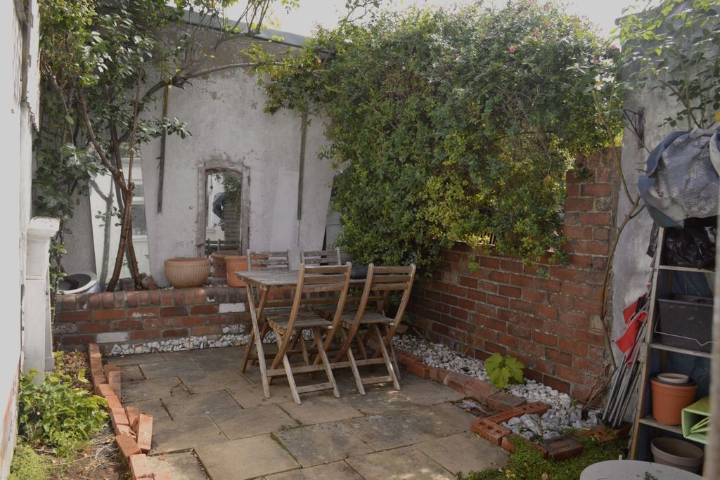 Property photo 3 of 11
