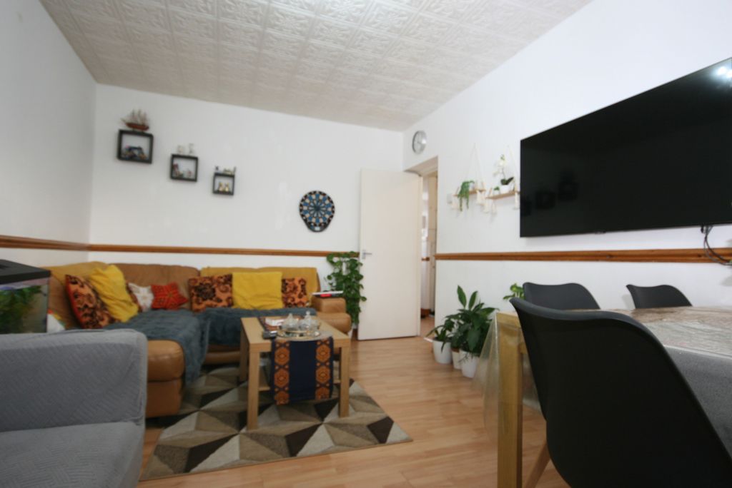 Property photo 1 of 10 3 Bedroom Flat For Sale In Wapping E1W